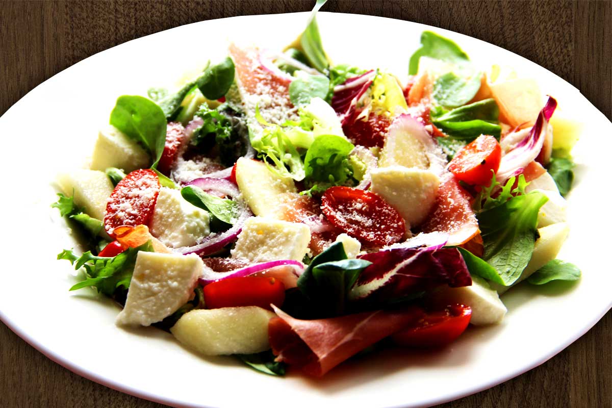 NOVELTY! Salad with pear and ham